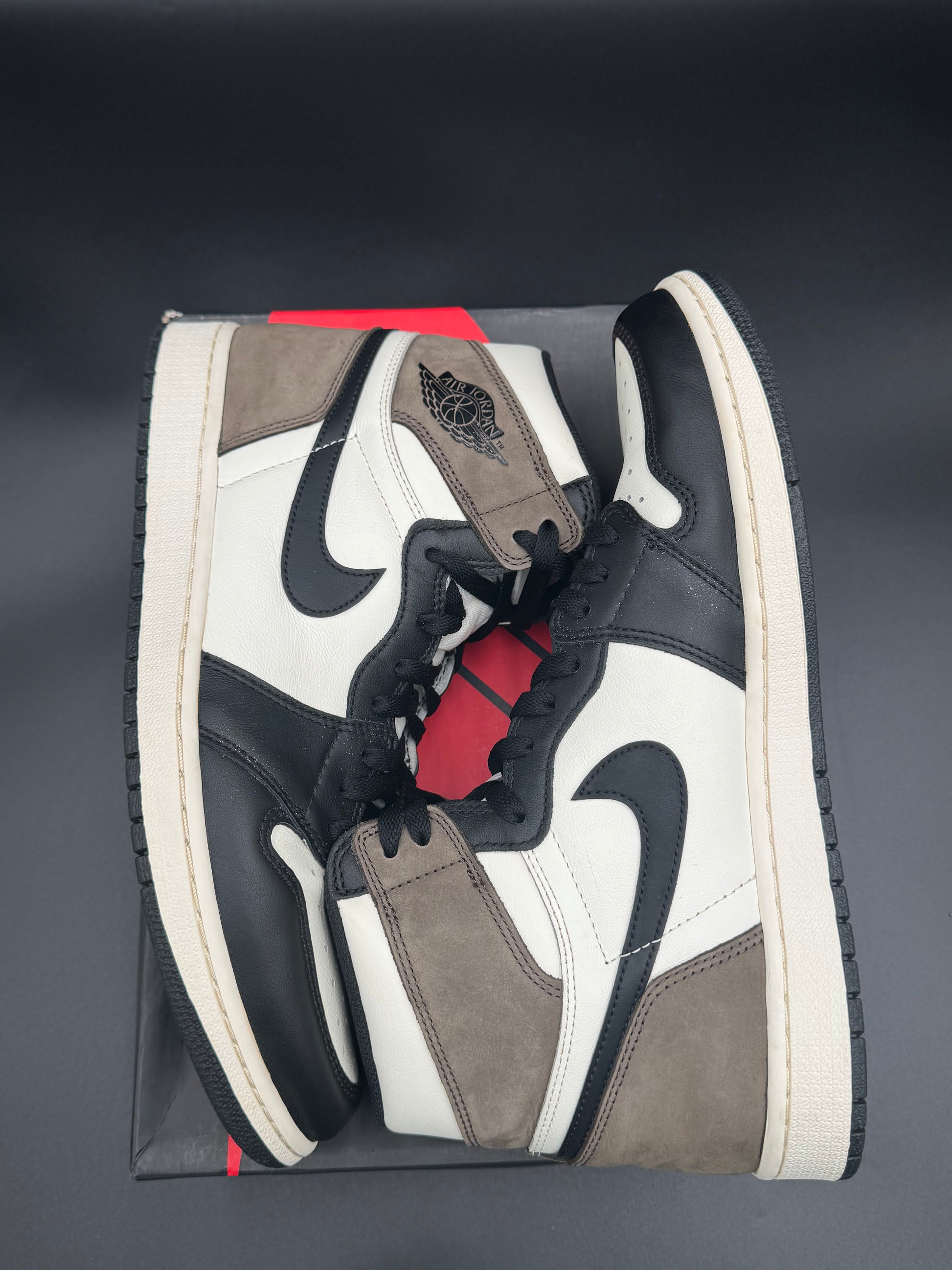 Air Jordan 1 Retro High OG 'Dark Mocha'