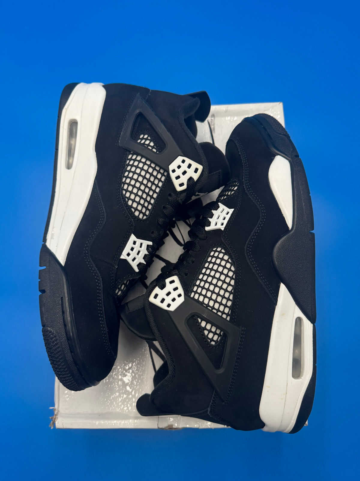 Air Jordan 4 Retro 'White Thunder'