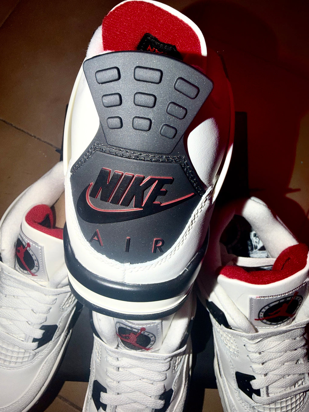 AIR JORDAN 4 RETRO `FLIGHT CLUB’