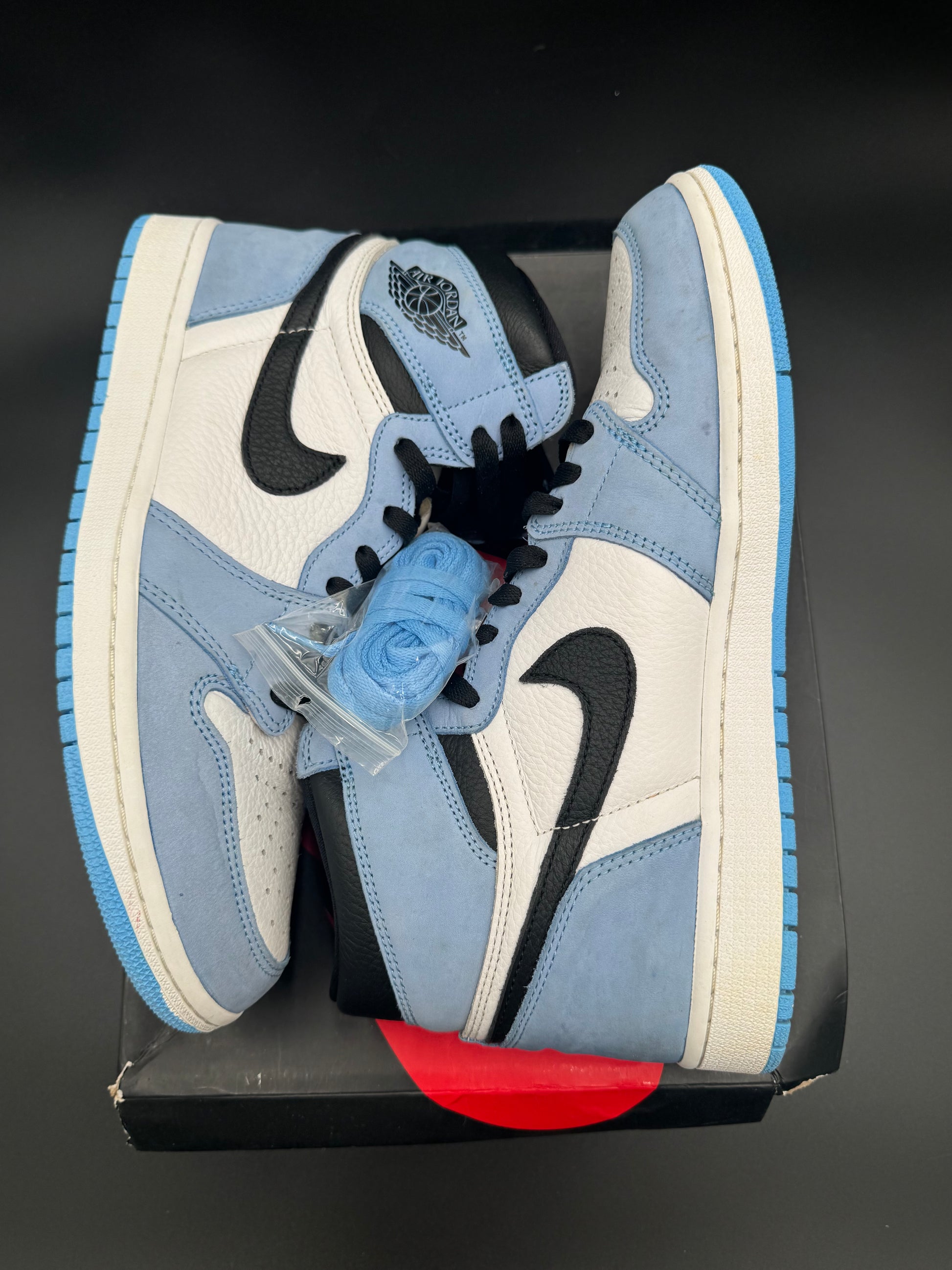 Air Jordan 1 Retro High OG 'University Blue'