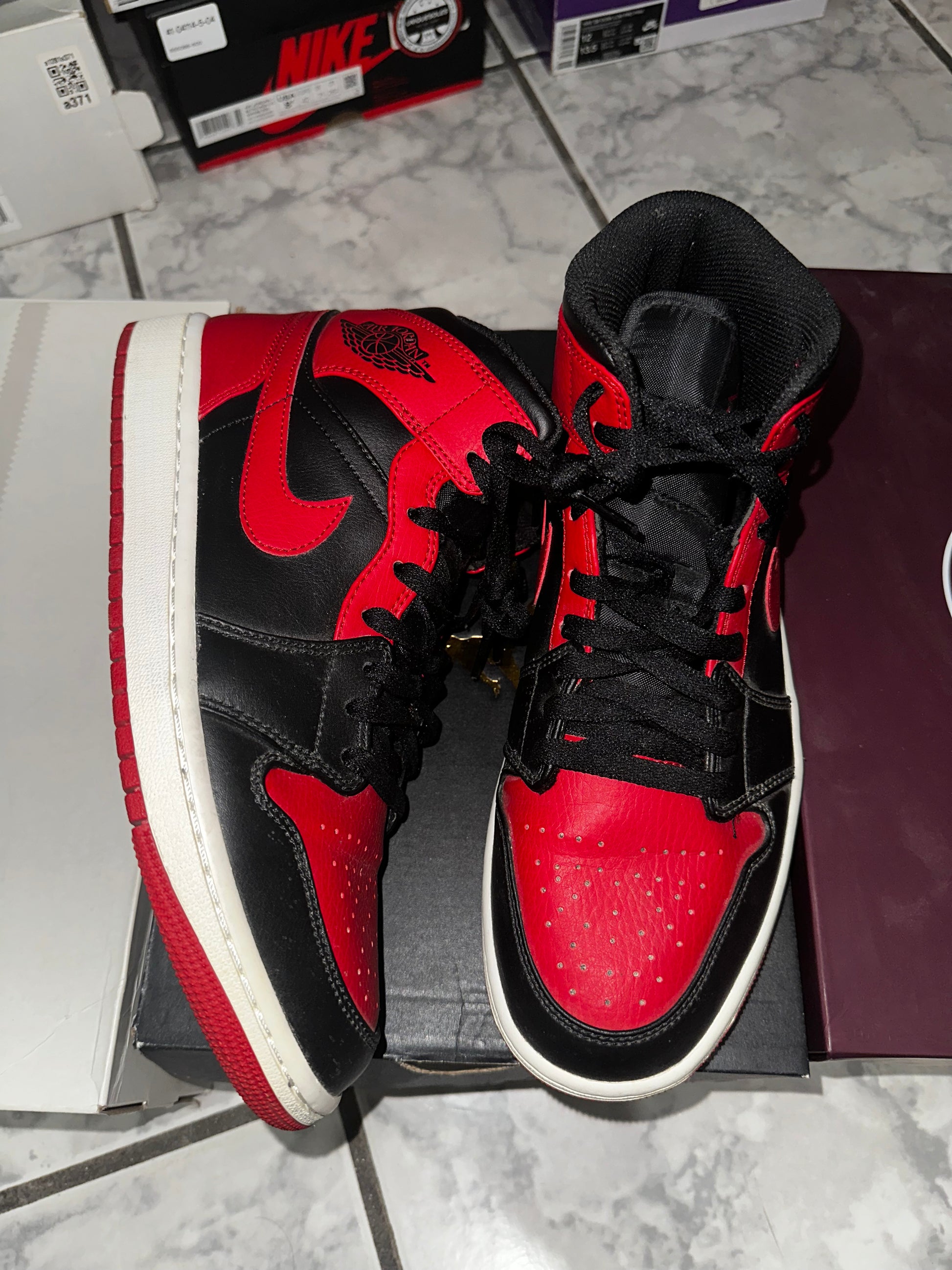 Air Jordan 1 Mid 'Banned'
