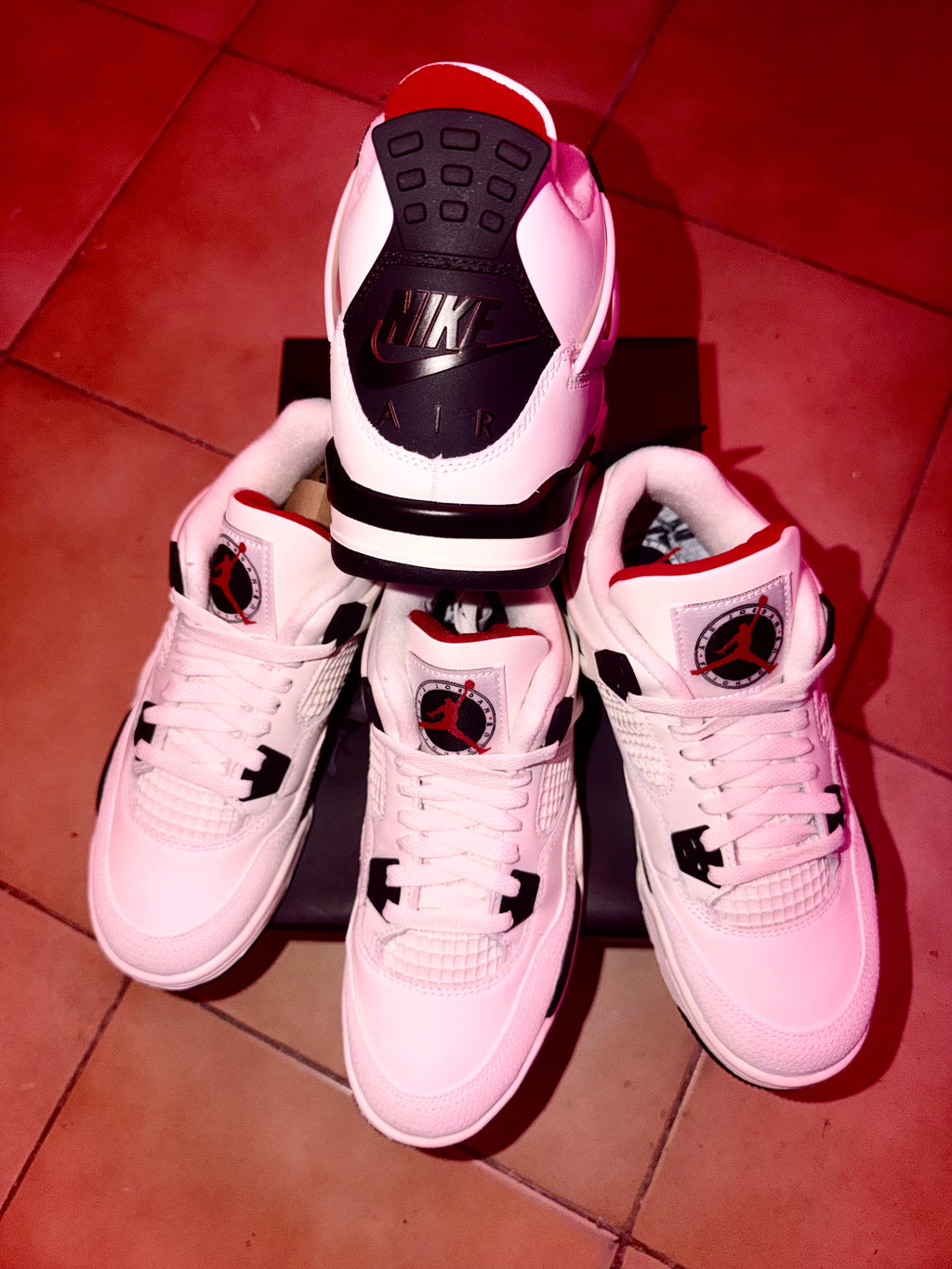 AIR JORDAN 4 RETRO `FLIGHT CLUB’