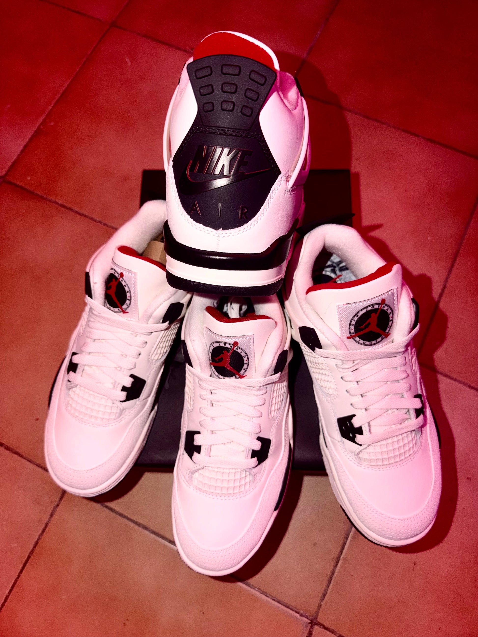 AIR JORDAN 4 RETRO `FLIGHT CLUB’