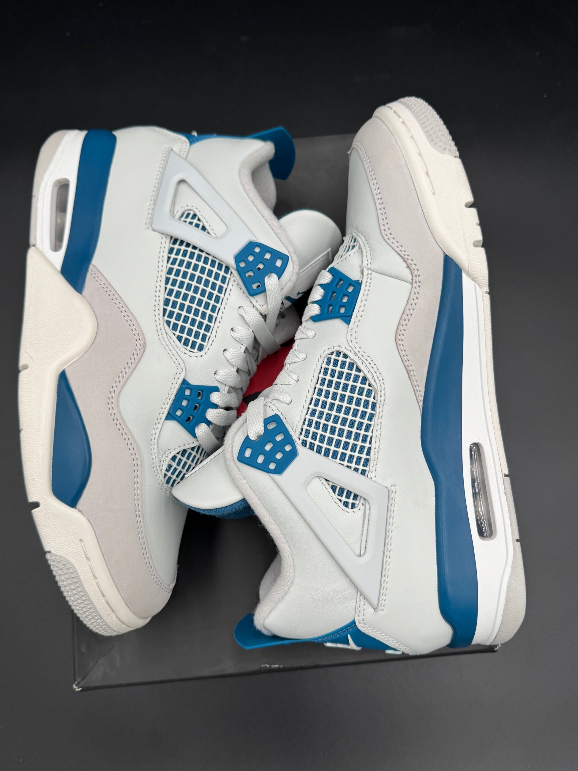 Air Jordan 4 Retro 'University Blue'