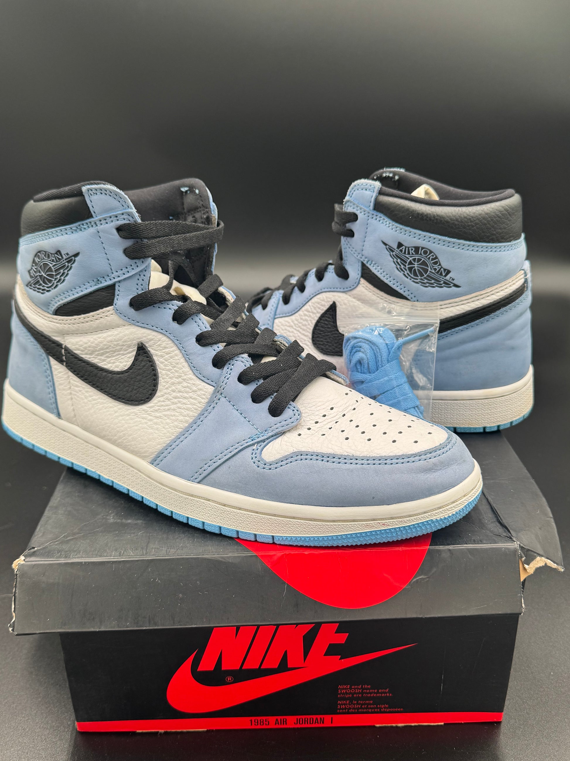 Air Jordan 1 Retro High OG 'University Blue'