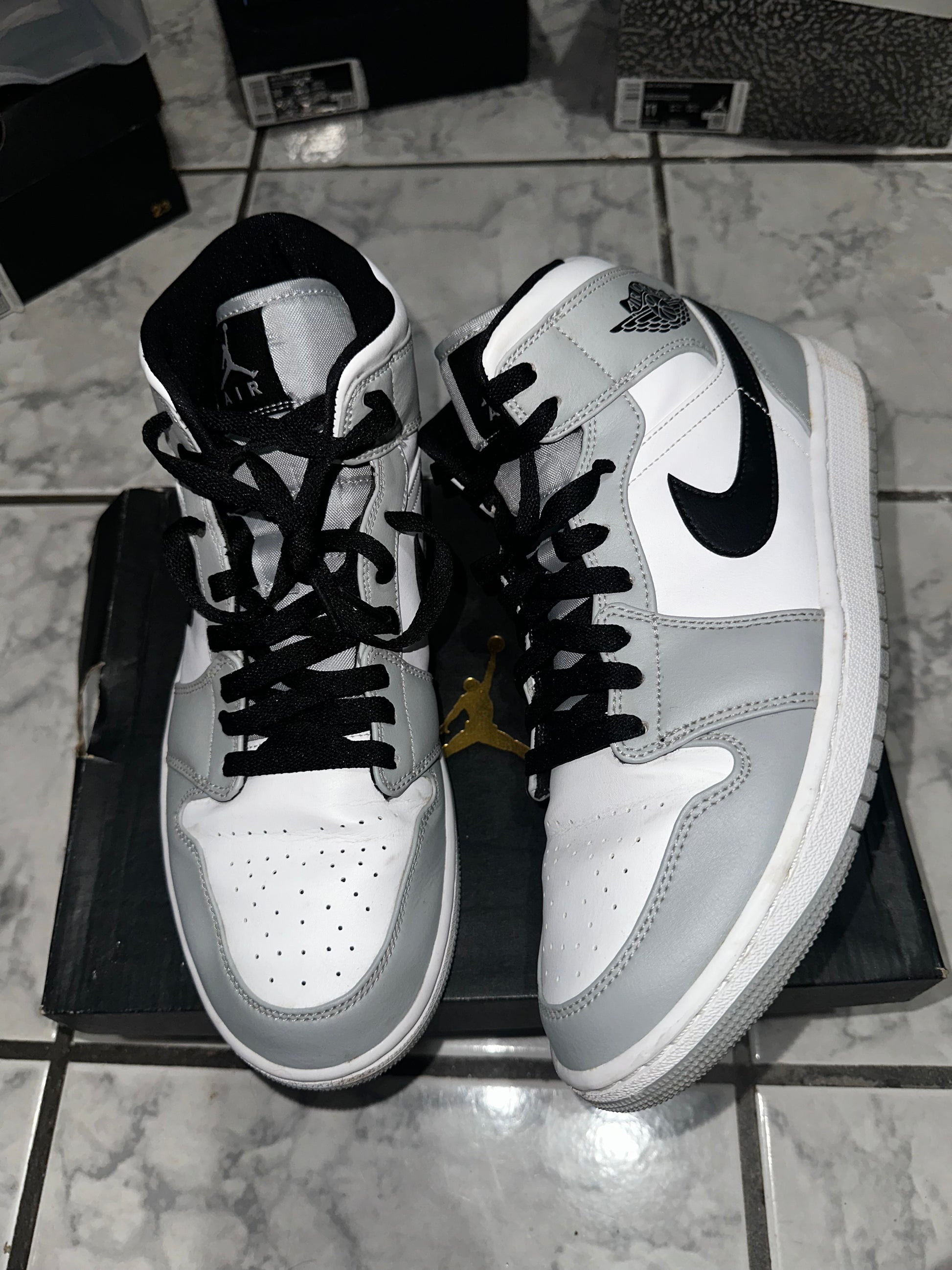 Air Jordan 1 Mid 'Smoke Grey'