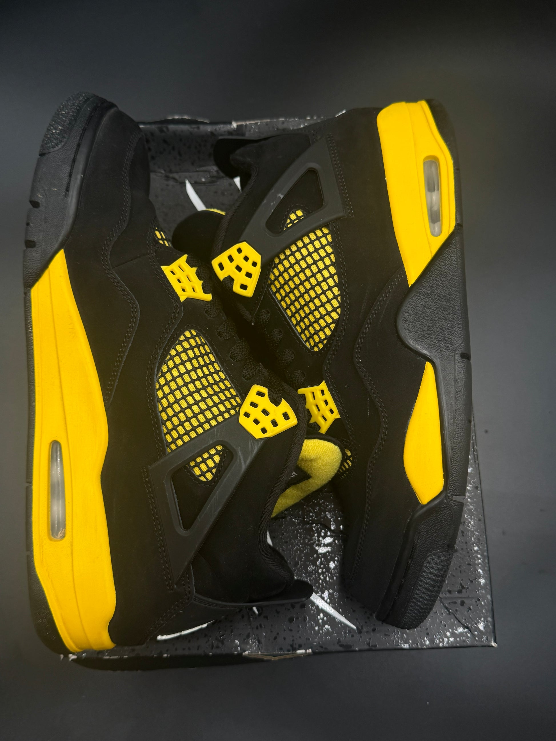 Air Jordan 4 Retro 'Thunder' 2023