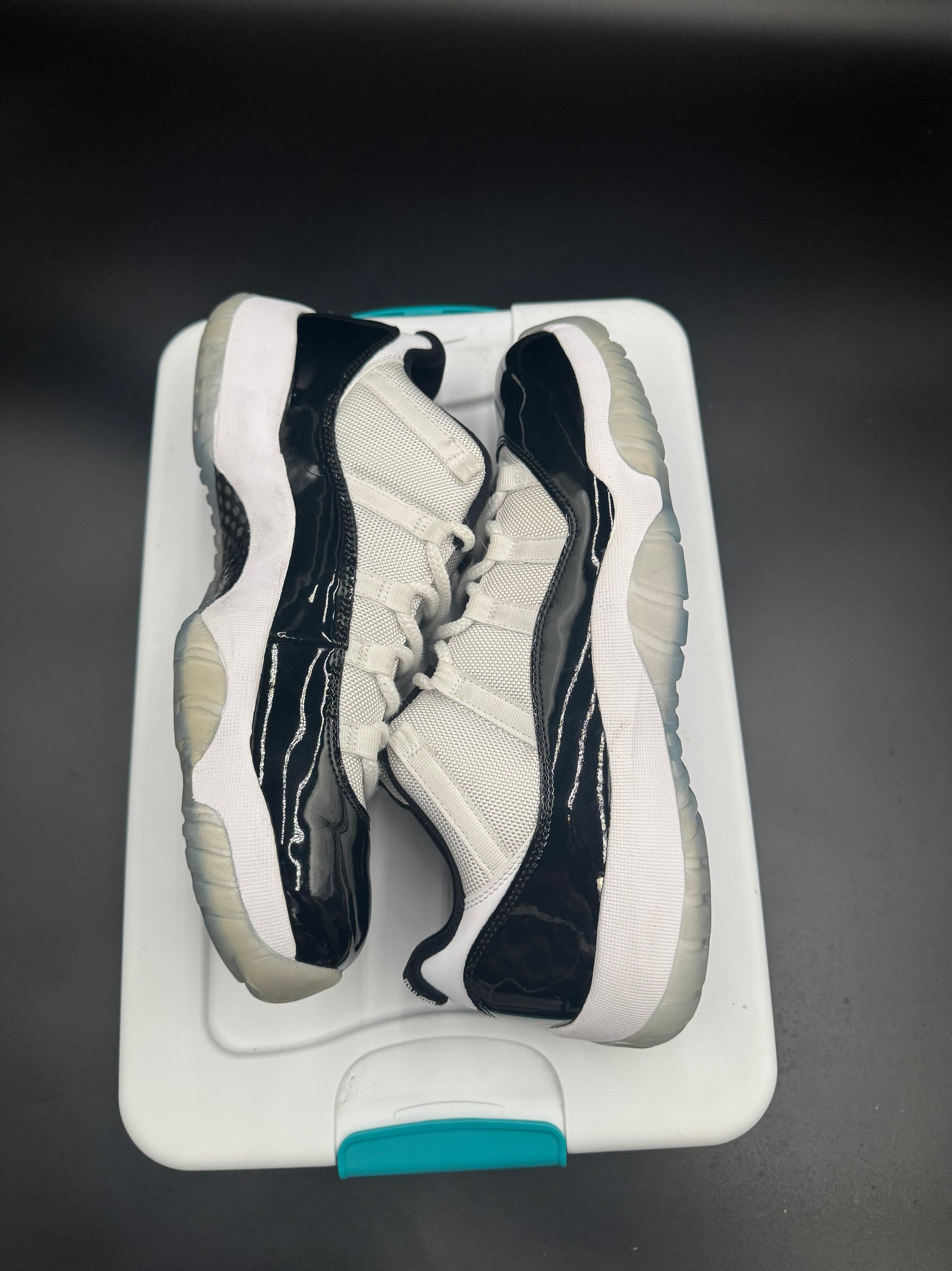 Air Jordan 11 Retro Low 'Concord'