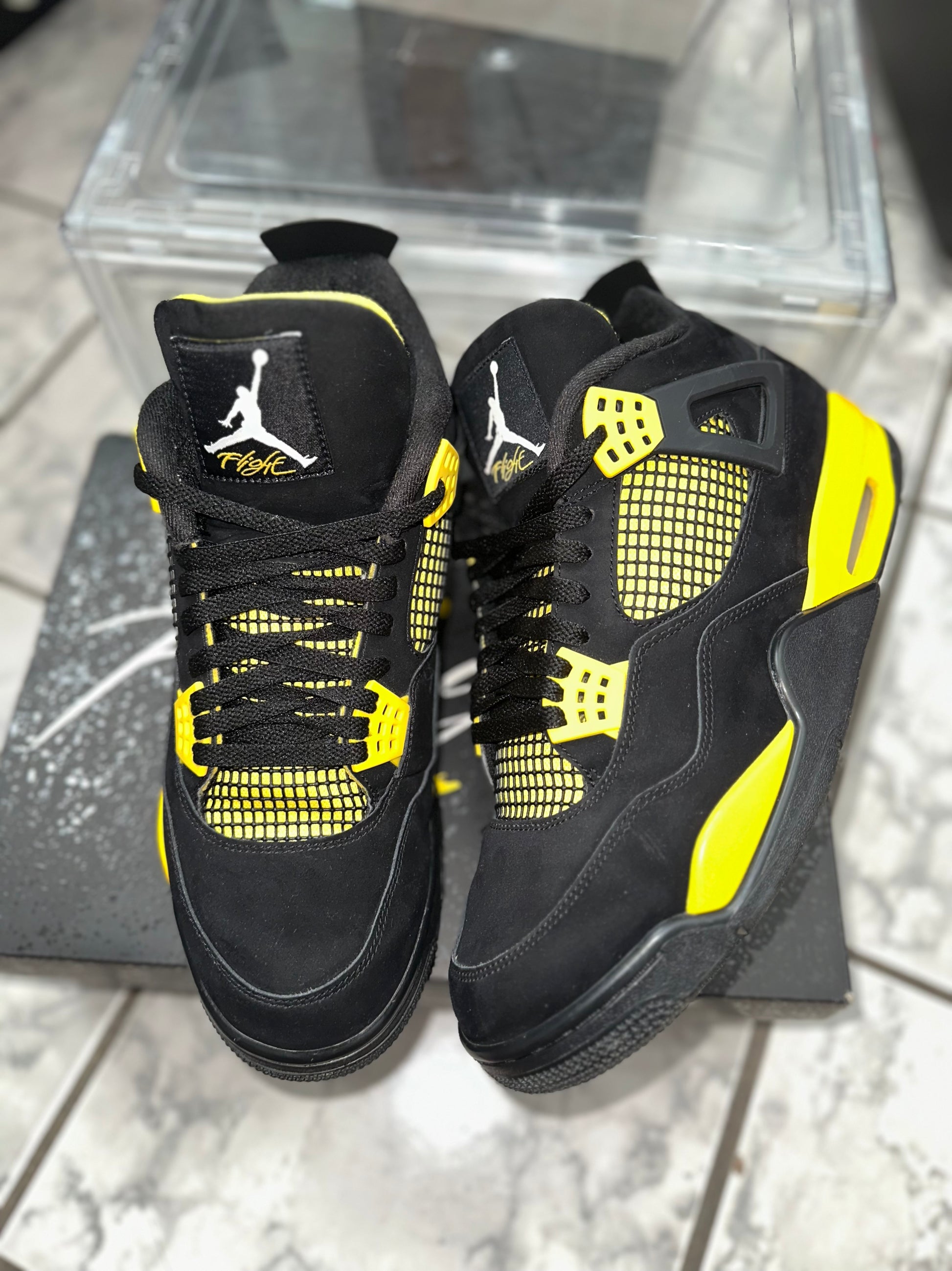 USED Air Jordan 4 Retro 'Thunder' 2023
