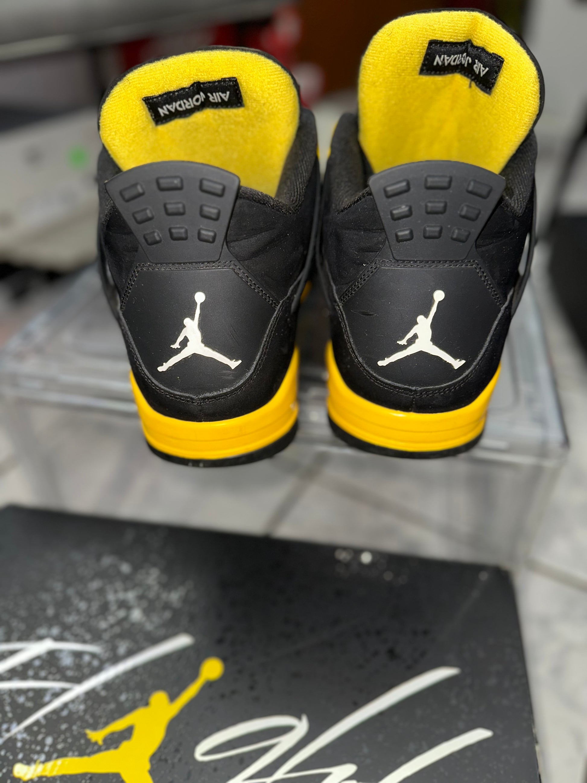 USED Air Jordan 4 Retro 'Thunder' 2023