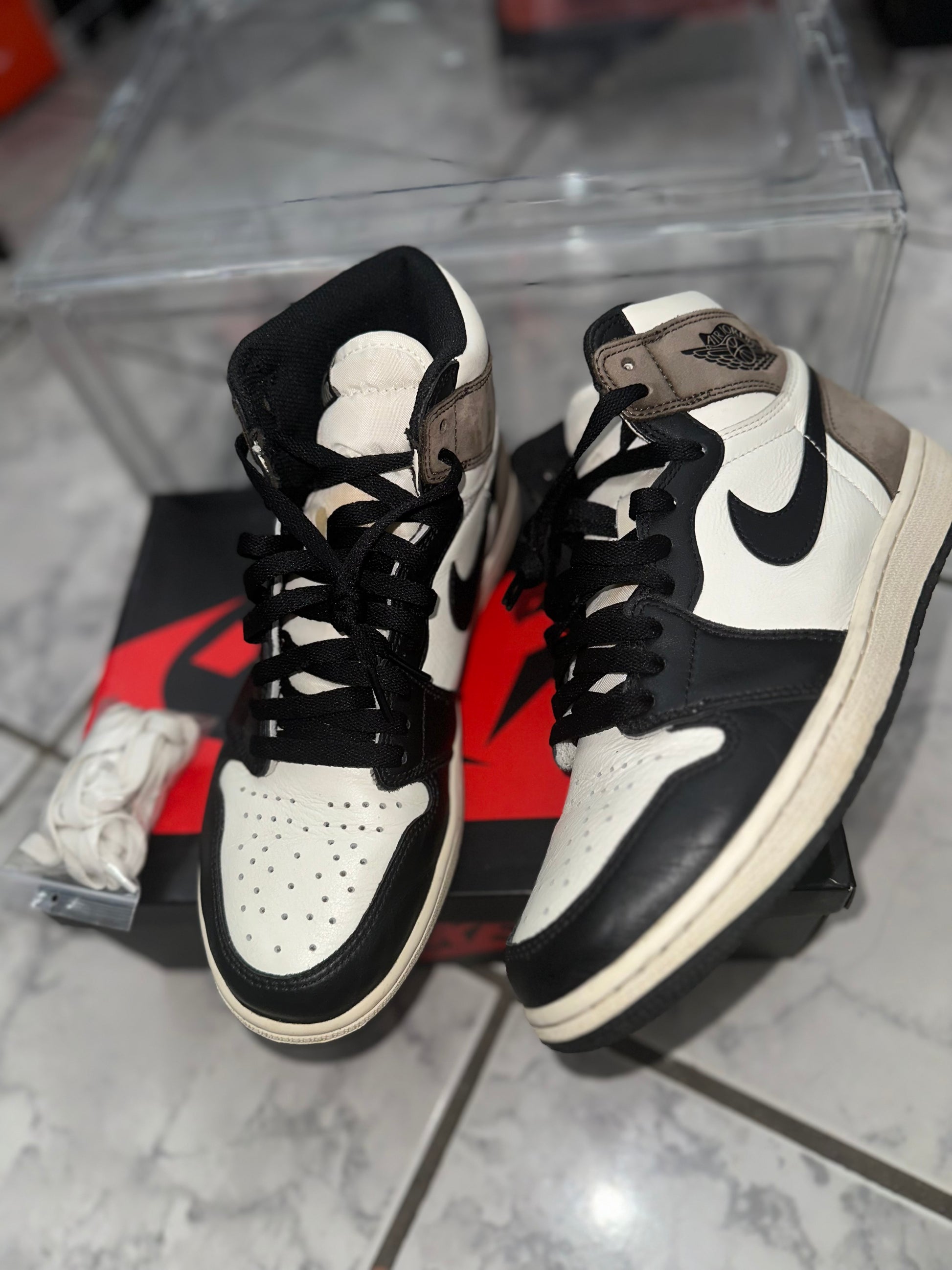 USED Air Jordan 1 Retro High OG 'Dark Mocha'