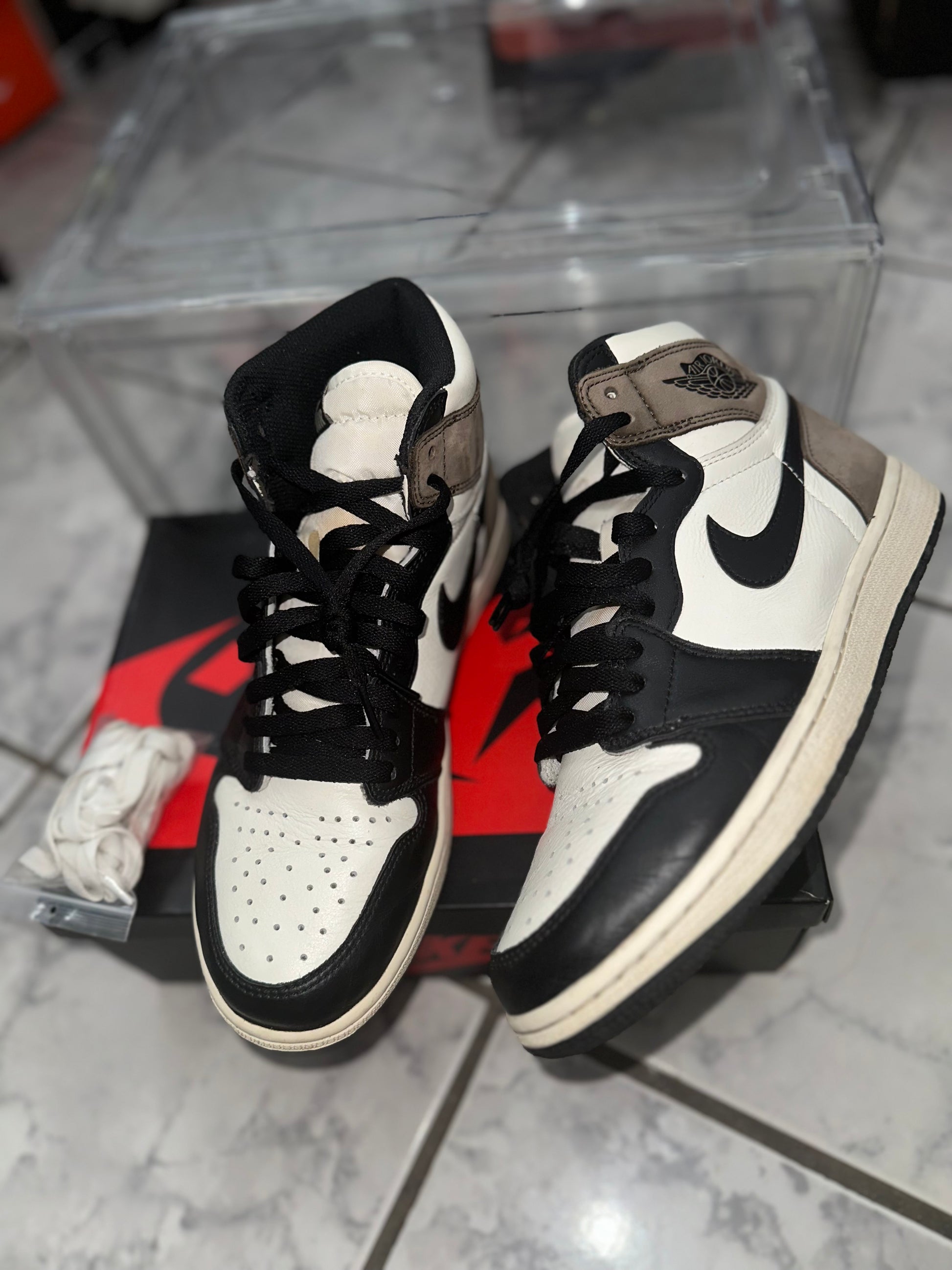 USED Air Jordan 1 Retro High OG 'Dark Mocha'