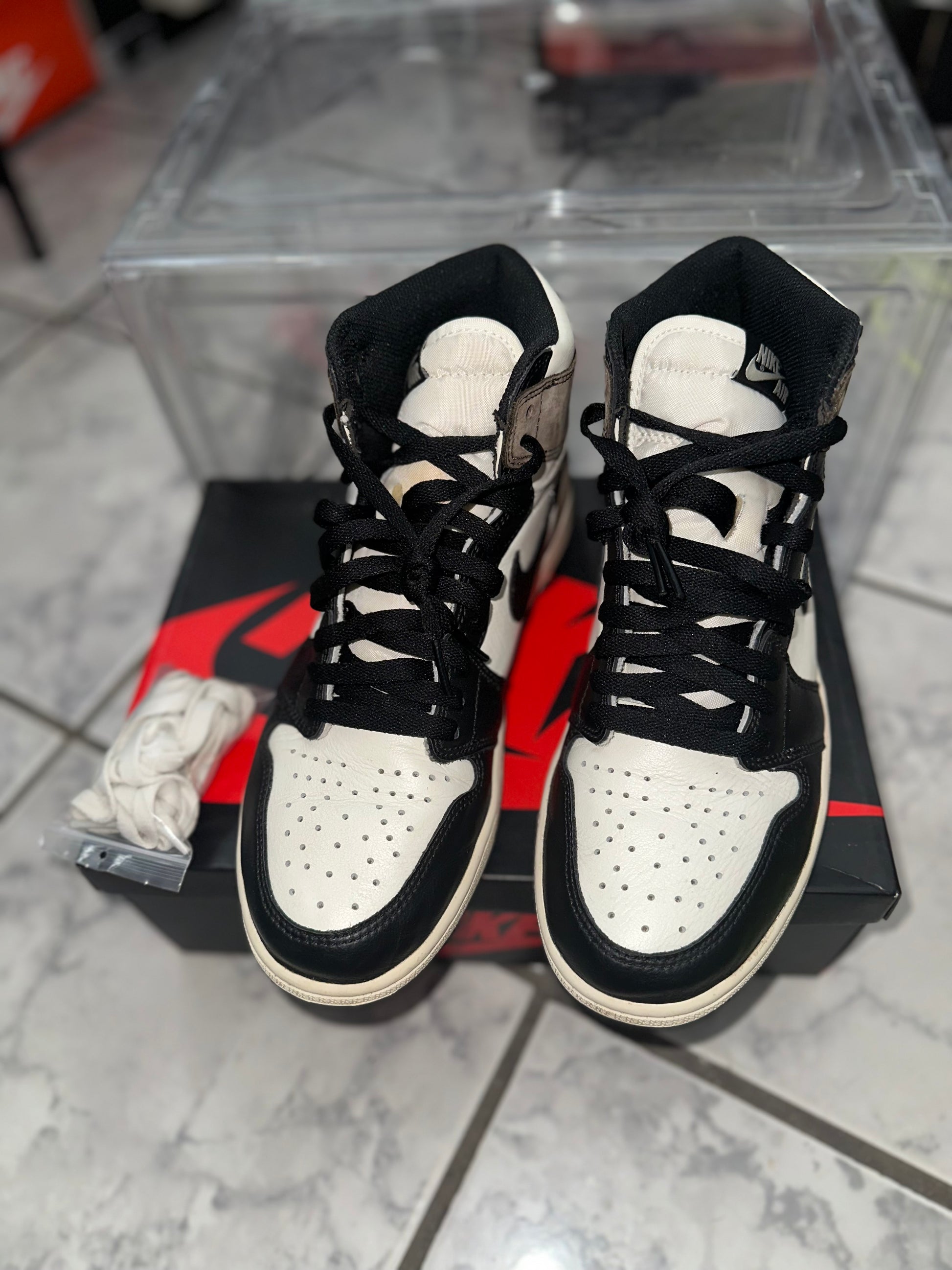 USED Air Jordan 1 Retro High OG 'Dark Mocha'