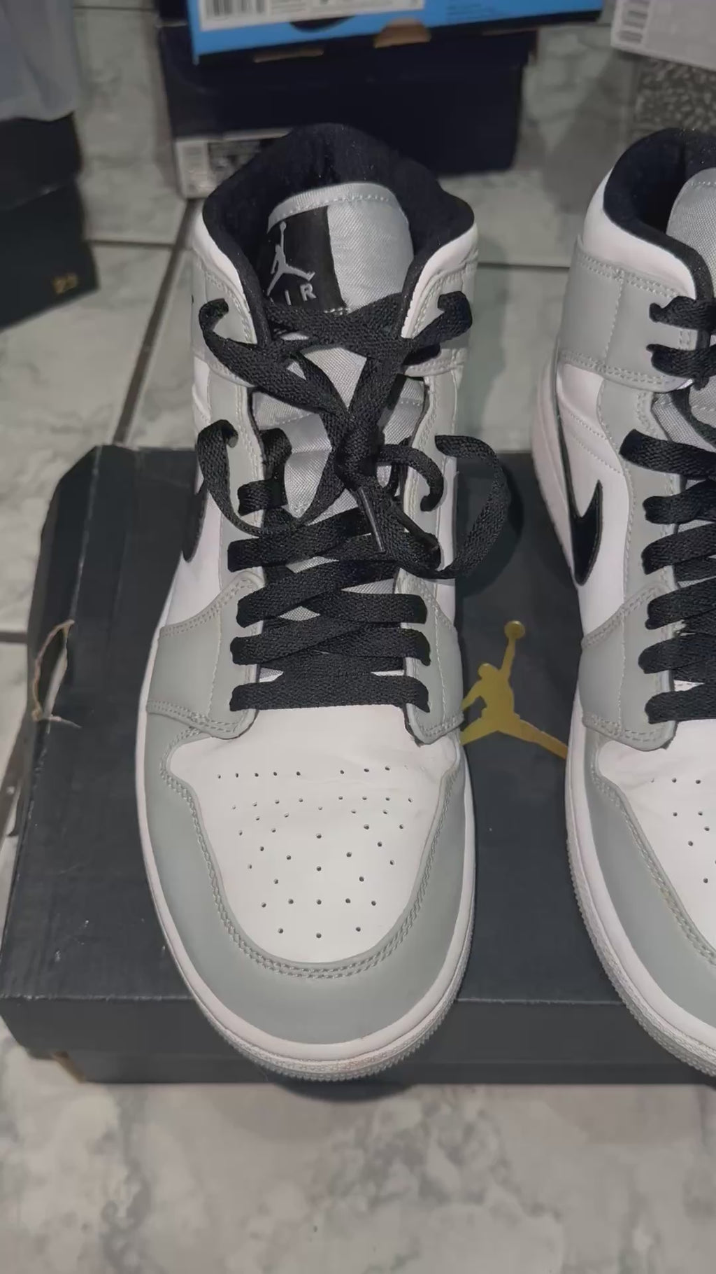 Air Jordan 1 Mid 'Smoke Grey'