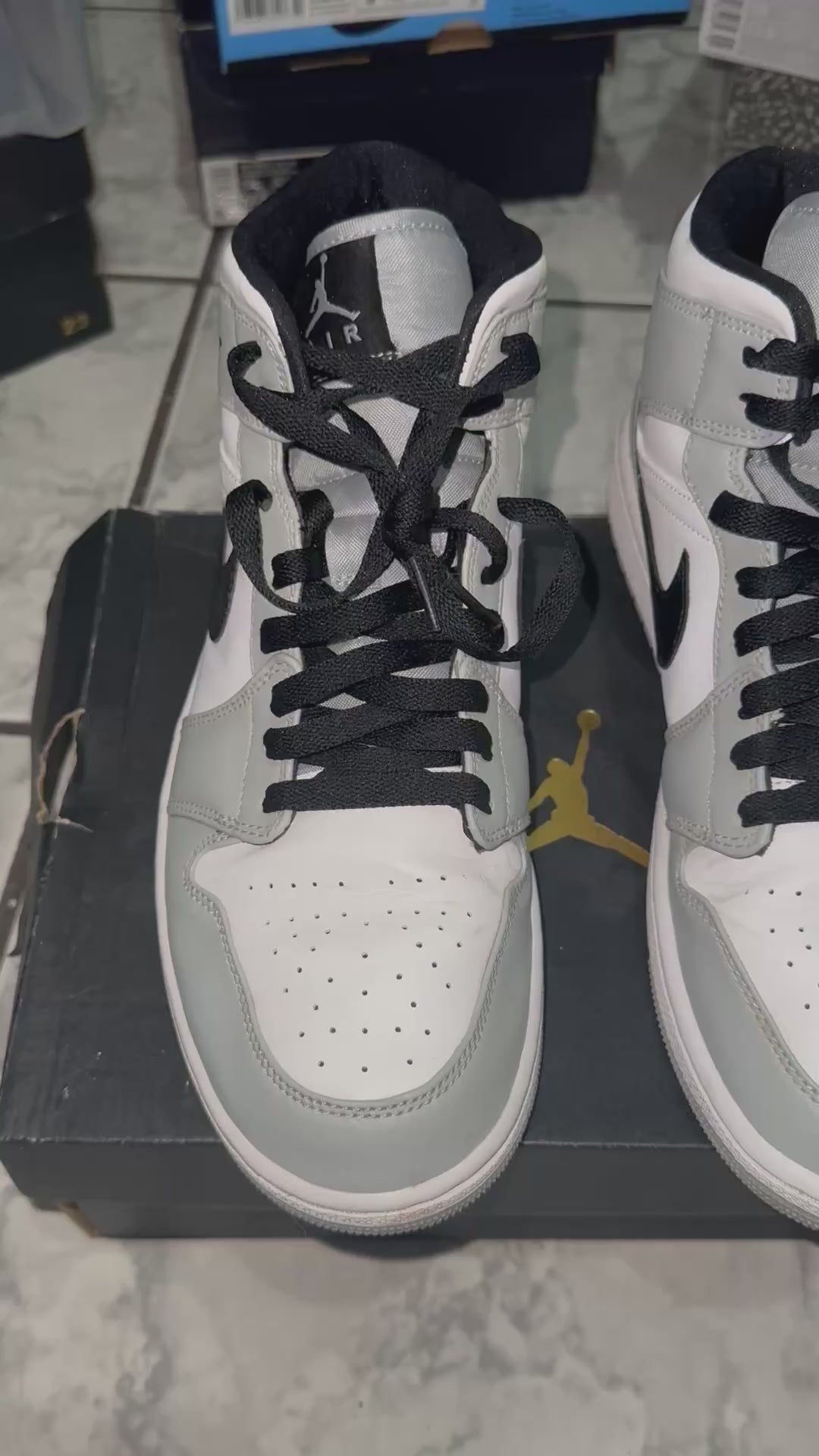 Air Jordan 1 Mid 'Smoke Grey'